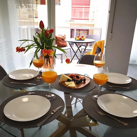 Dinamarca With 2 Bedrooms, 50 Mts From The Torrevieja