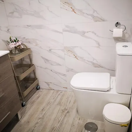 Апартаменти Dinamarca With 2 Bedrooms, 50 Mts From The *