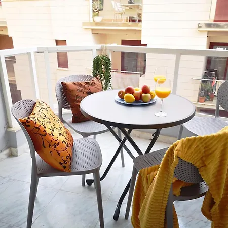 Dinamarca With 2 Bedrooms, 50 Mts From The Torrevieja