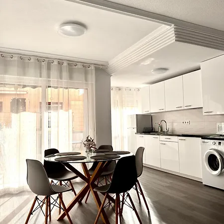 Lägenhet Dinamarca With 2 Bedrooms, 50 Mts From The Torrevieja