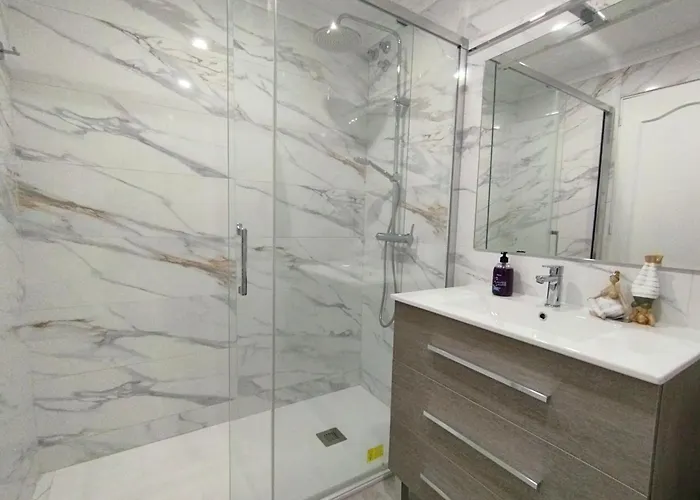 Dinamarca With 2 Bedrooms, 50 Mts From The Apartment Torrevieja