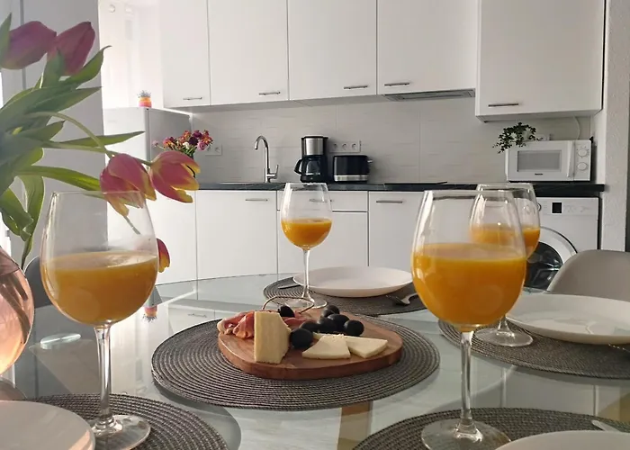 Dinamarca With 2 Bedrooms, 50 Mts From The Torrevieja