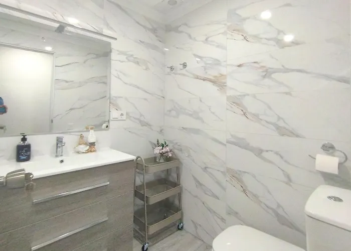 Dinamarca With 2 Bedrooms, 50 Mts From The Apartment Torrevieja