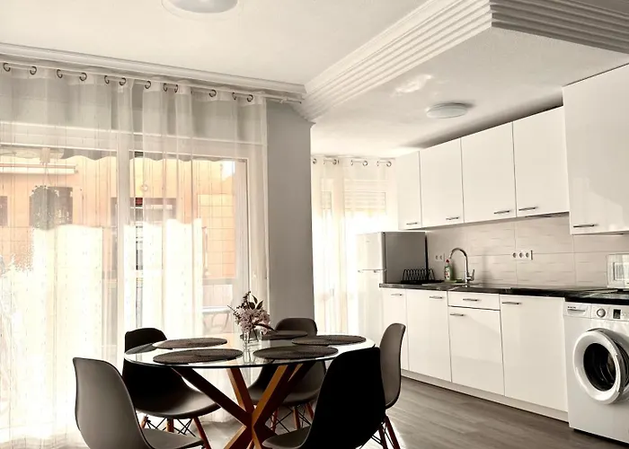 Apartment Dinamarca With 2 Bedrooms, 50 Mts From The Torrevieja