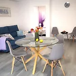 Апартаменты Dinamarca With 2 Bedrooms, 50 Mts From The Торевьиа