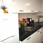 Апартаменты Dinamarca With 2 Bedrooms, 50 Mts From The *