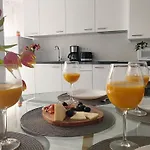 Dinamarca With 2 Bedrooms, 50 Mts From The Торевьиа